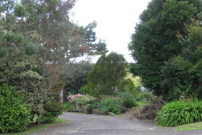 Photo of property in 3 Paragon Avenue, Beach Haven, Auckland, 0626