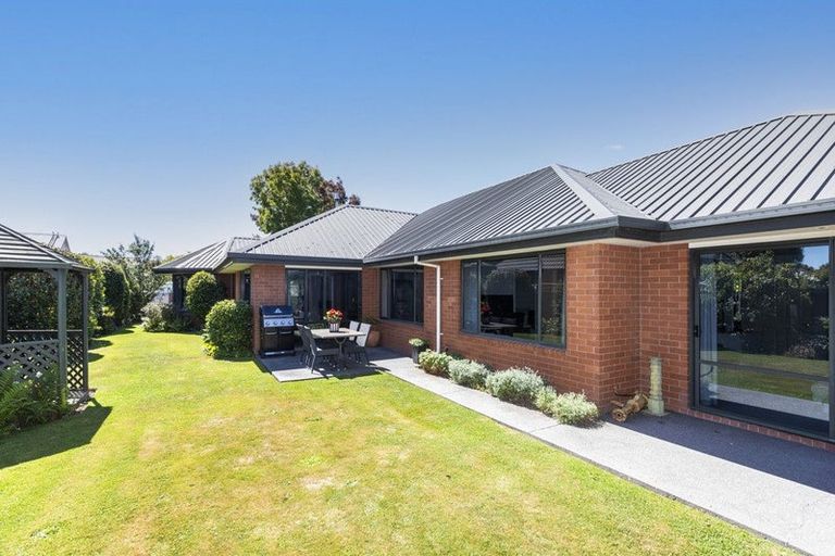 Photo of property in 6 Berkshire Drive, Avonhead, Christchurch, 8042