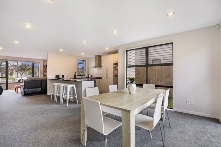 Photo of property in 5 Popokatea Drive, Takanini, 2112