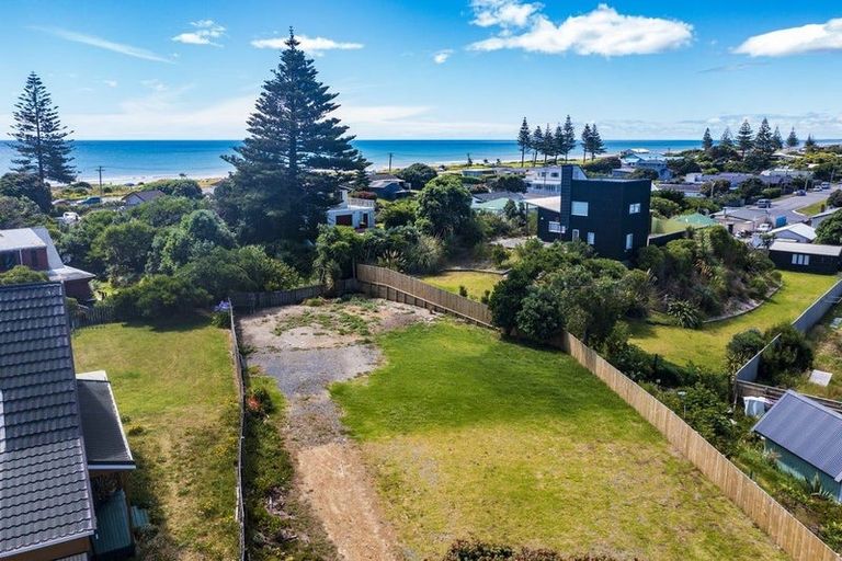 Photo of property in 5 Babbacombe Avenue, Otaki Beach, Otaki, 5512