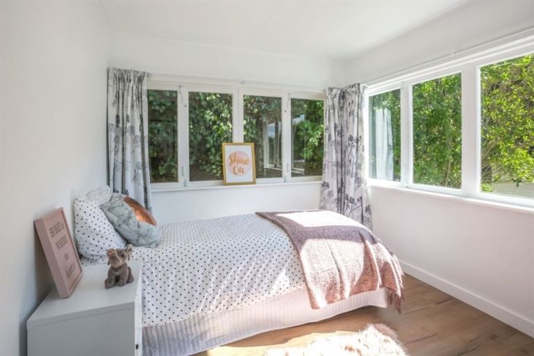 Photo of property in 102 Rangituhi Crescent, Takapuwahia, Porirua, 5022