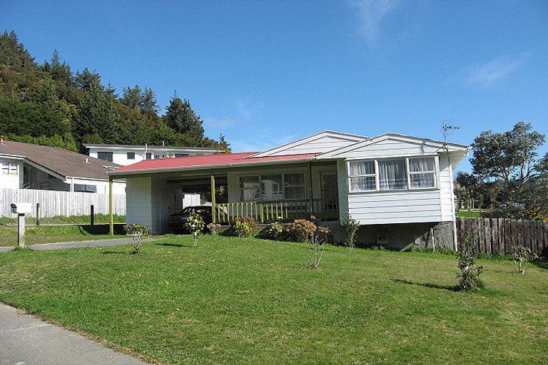 Photo of property in 2 Tuam Grove, Wainuiomata, Lower Hutt, 5014