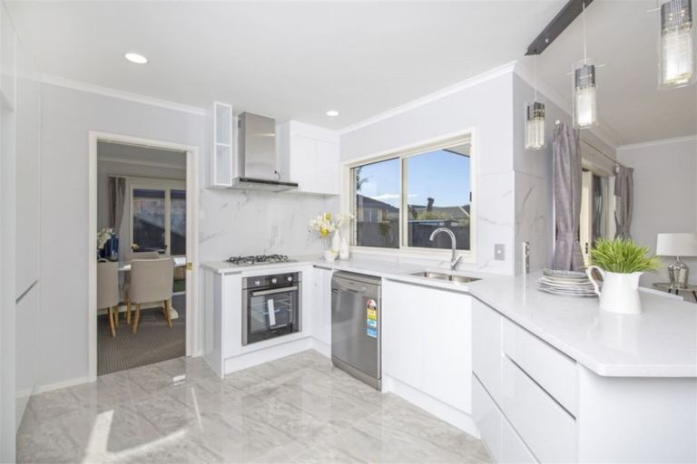 Photo of property in 9 Camerton Close, Northpark, Auckland, 2013