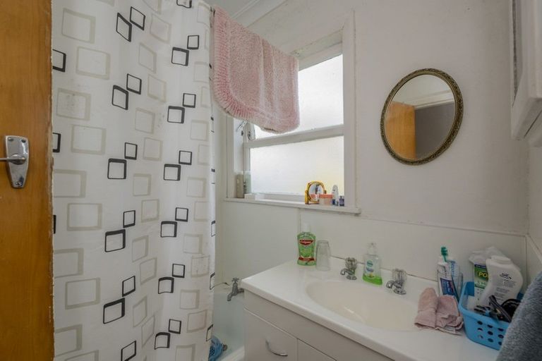 Photo of property in 6 Selwyn Street, Levin, 5510