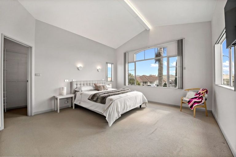 Photo of property in 11 Tolben Place, Golflands, Auckland, 2013