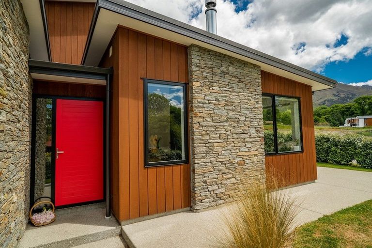 Photo of property in 137 Meadowstone Drive, Wanaka, 9305
