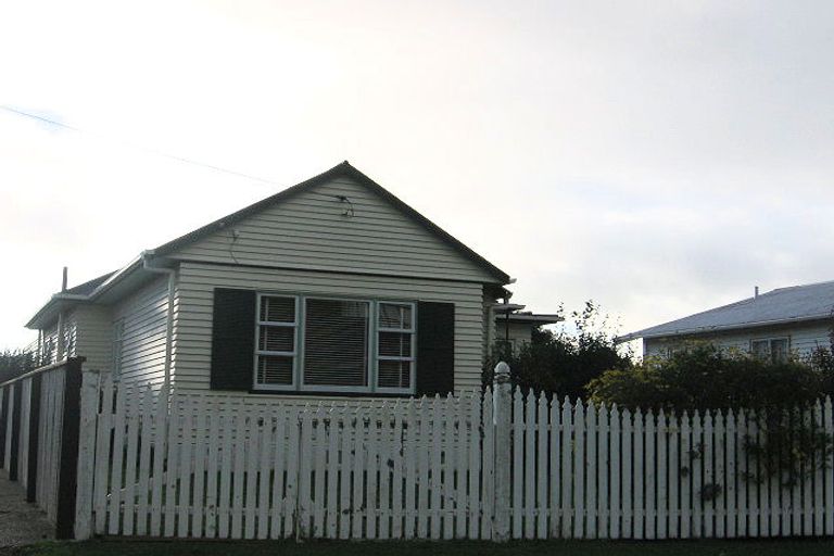 Photo of property in 33 Riverside Drive, Waiwhetu, Lower Hutt, 5010