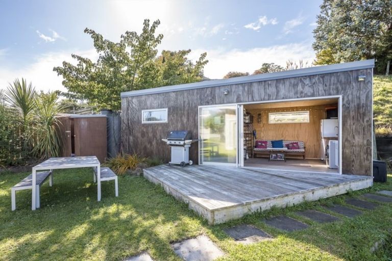 Photo of property in 33a Hicks Crescent, Waikanae Beach, Waikanae, 5036