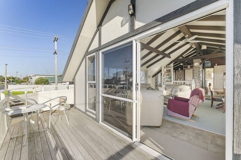 Photo of property in 70 Karewa Parade, Papamoa Beach, Papamoa, 3118