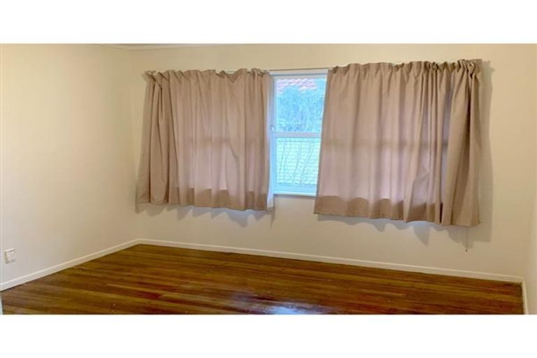 Photo of property in 5 Corsair Crescent, Mangere, Auckland, 2022