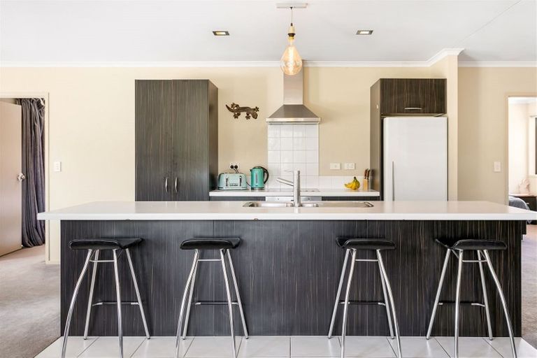 Photo of property in 70 South Kensington Way, Henderson, Auckland, 0612