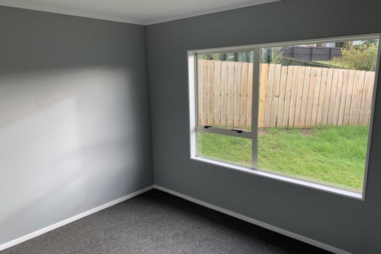 Photo of property in 12 Broadfield Street, Massey, Auckland, 0614