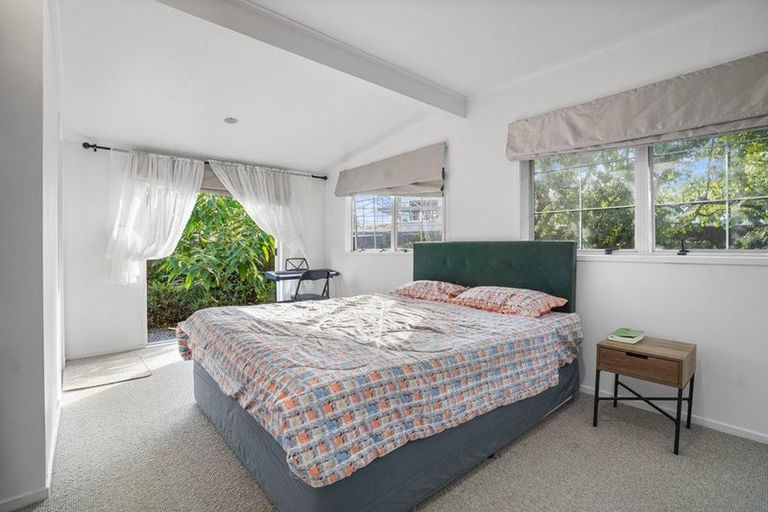 Photo of property in 1 Camellia Place, Hamilton Lake, Hamilton, 3204