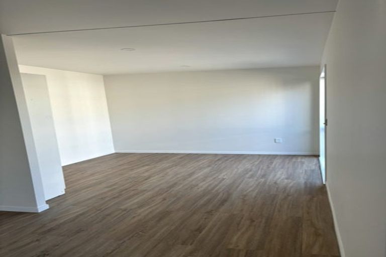 Photo of property in 2/11 Teal Crescent, Beach Haven, Auckland, 0626