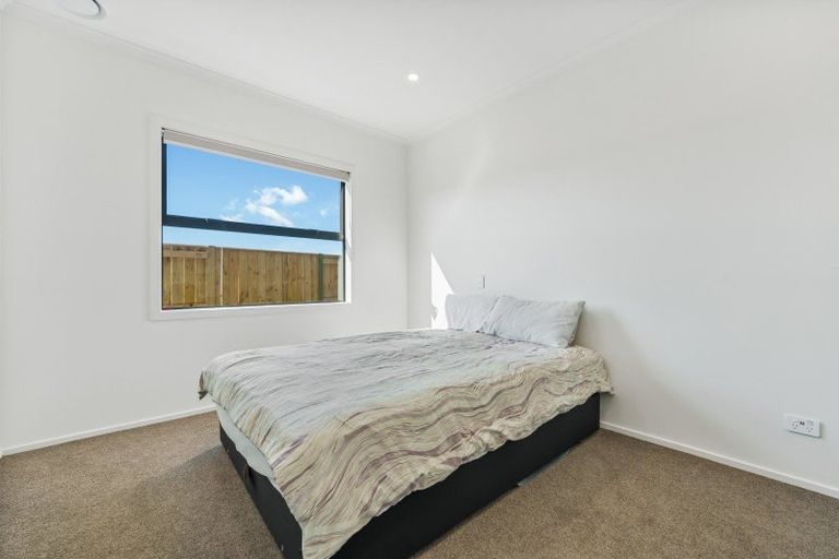 Photo of property in 67 Vaucluse Heights, Fitzherbert, Palmerston North, 4410