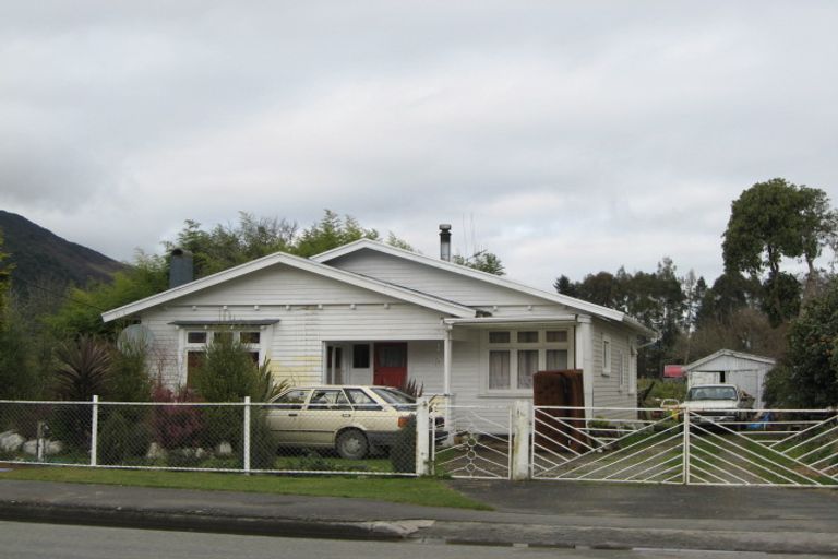 Photo of property in 8 Hampden Street, Murchison, 7007