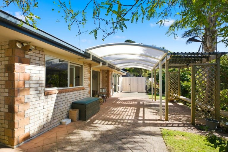 Photo of property in 18 Bateleur Close, Welcome Bay, Tauranga, 3112