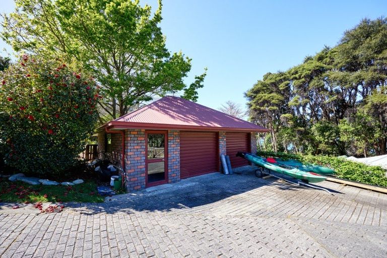 Photo of property in 5078 Kenepuru Road, Ohauparuparu Bay, Picton, 7282