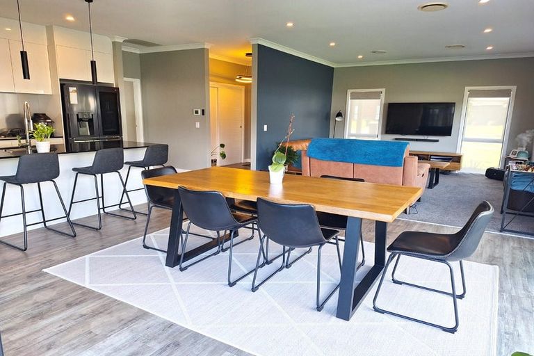 Photo of property in 10 Salisbury Crescent, Wallaceville, Upper Hutt, 5018