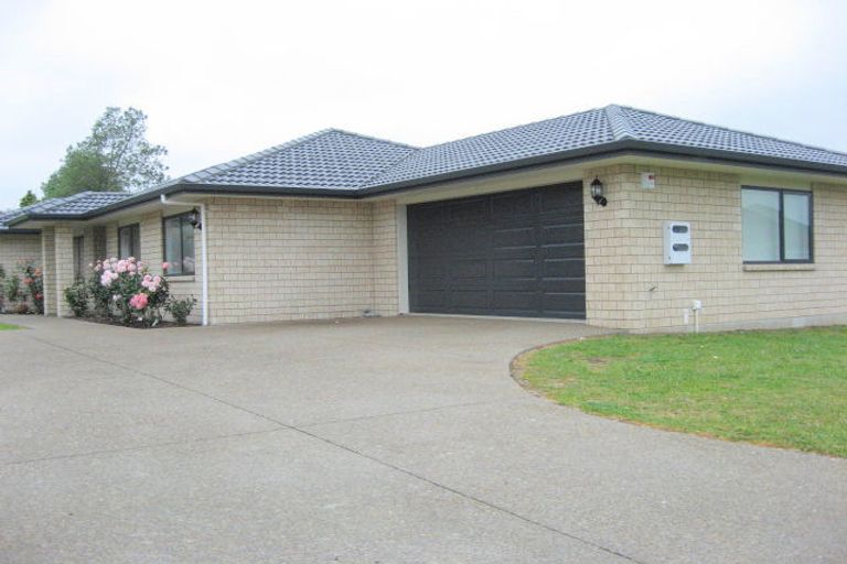 Photo of property in 37 Parkhaven Drive, Rosehill, Papakura, 2113