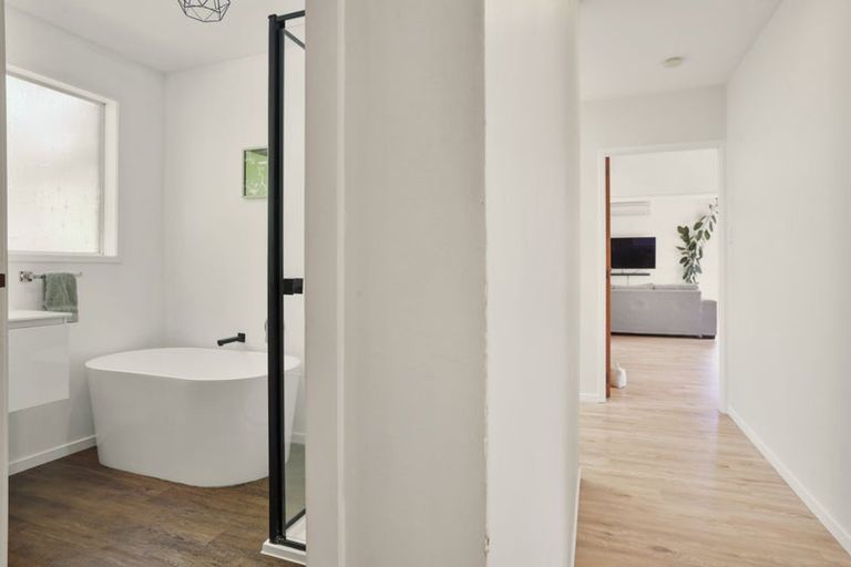 Photo of property in 2/38a Greers Road, Burnside, Christchurch, 8041