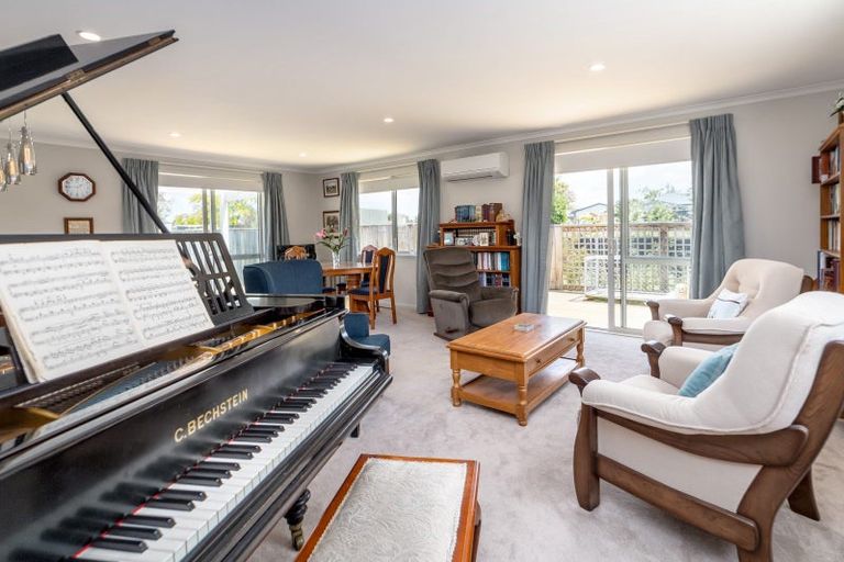 Photo of property in 25 Tarata Grove, Lansdowne, Masterton, 5810