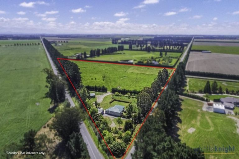 Photo of property in 395 Courtenay Road, Charing Cross, Christchurch, 7671