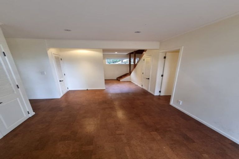 Photo of property in 2/58 Cliff Road, Torbay, Auckland, 0630