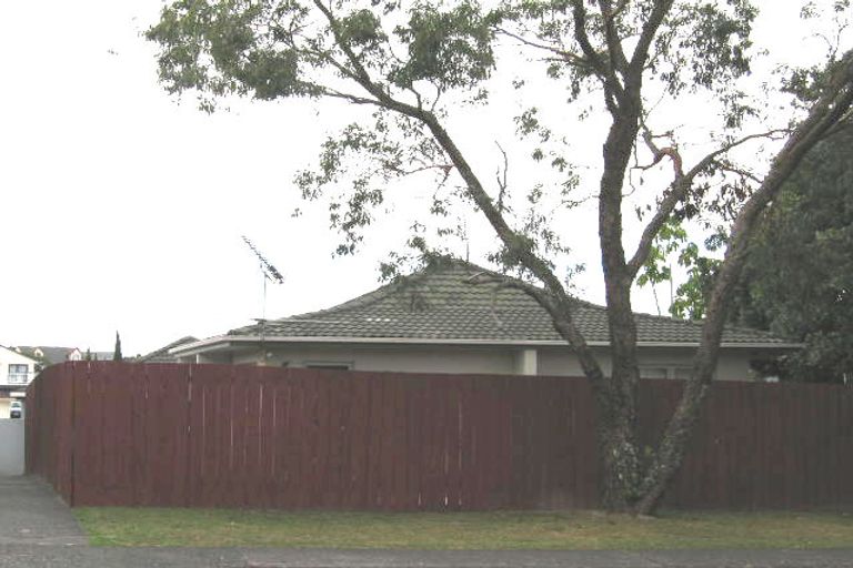 Photo of property in 2/34 Butterworth Drive, Glendene, Auckland, 0602