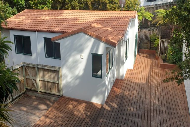 Photo of property in 2/21 Contessa Drive, Glenfield, Auckland, 0629