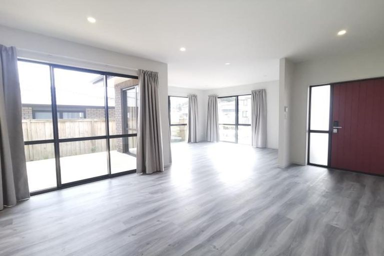 Photo of property in 5 Barrels Close, Kumeu, 0810
