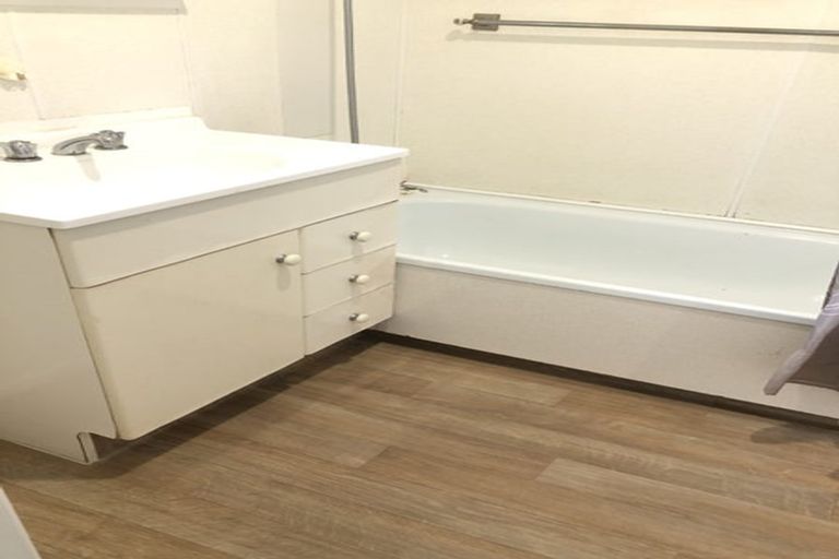 Photo of property in 536 Beach Road, Murrays Bay, Auckland, 0630