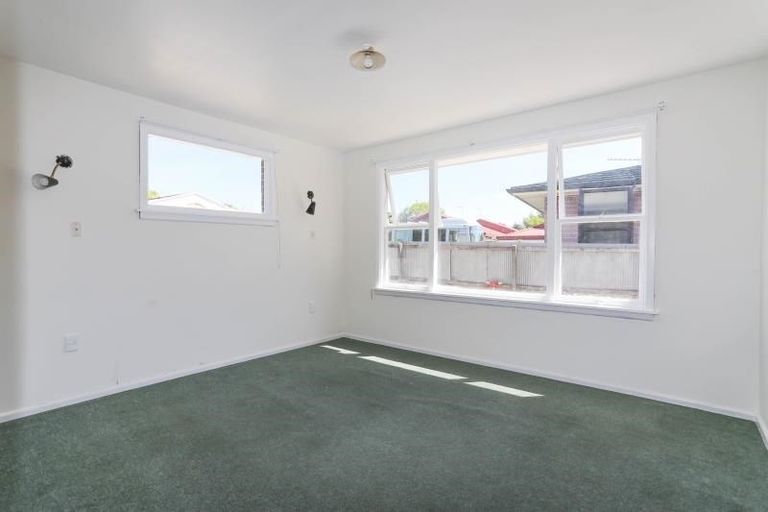 Photo of property in 8 Lochee Road, Upper Riccarton, Christchurch, 8041