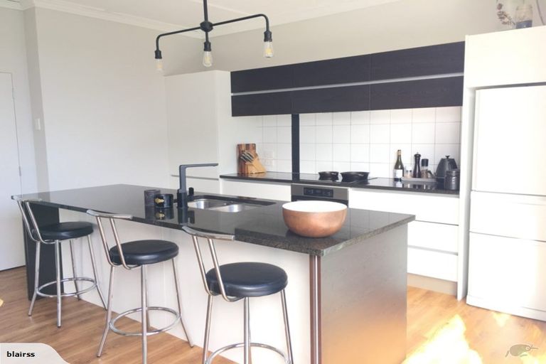 Photo of property in 76 Paynters Avenue, Strandon, New Plymouth, 4312