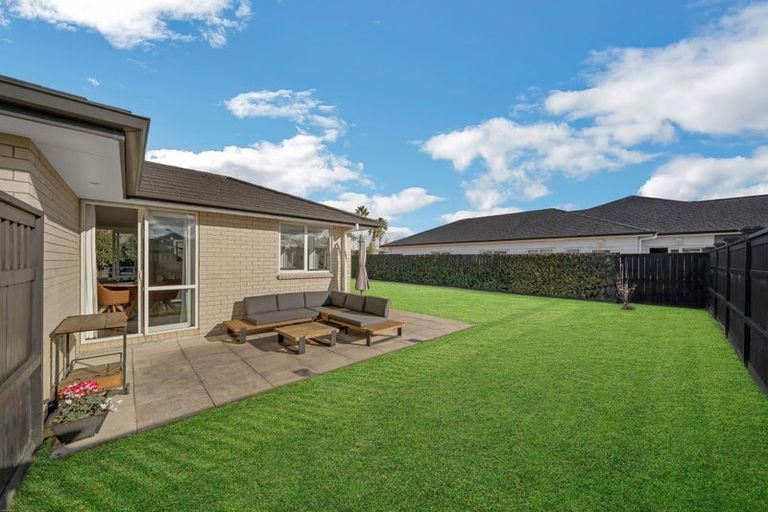 Photo of property in 15 Malbec Place, Huapai, Kumeu, 0810