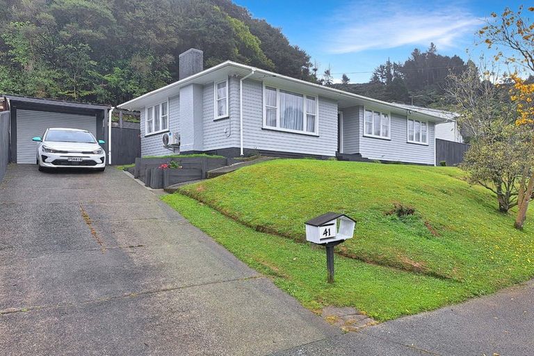 Photo of property in 41 Bird Grove, Stokes Valley, Lower Hutt, 5019