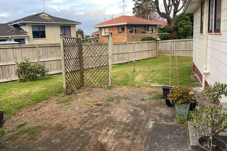 Photo of property in 13 Foyle Place, Glendene, Auckland, 0602