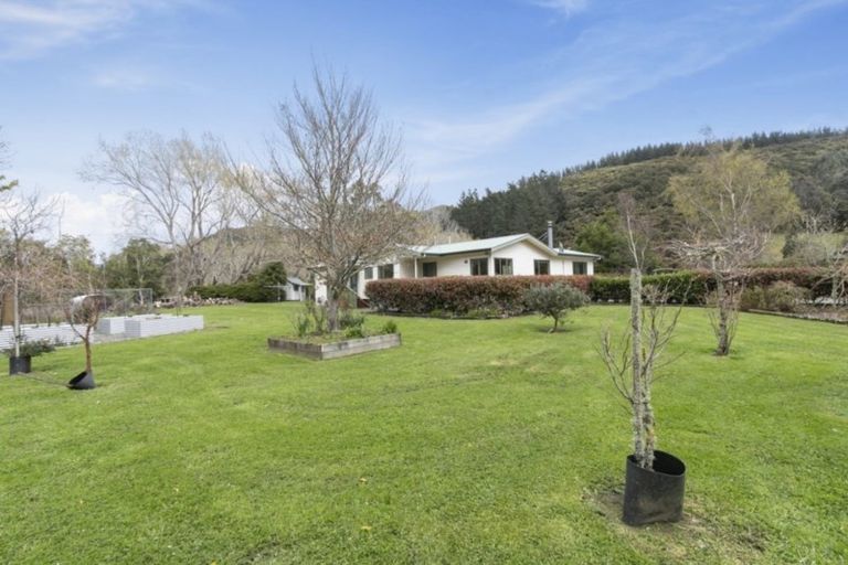 Photo of property in 393 Moores Valley Road, Wainuiomata, 5373