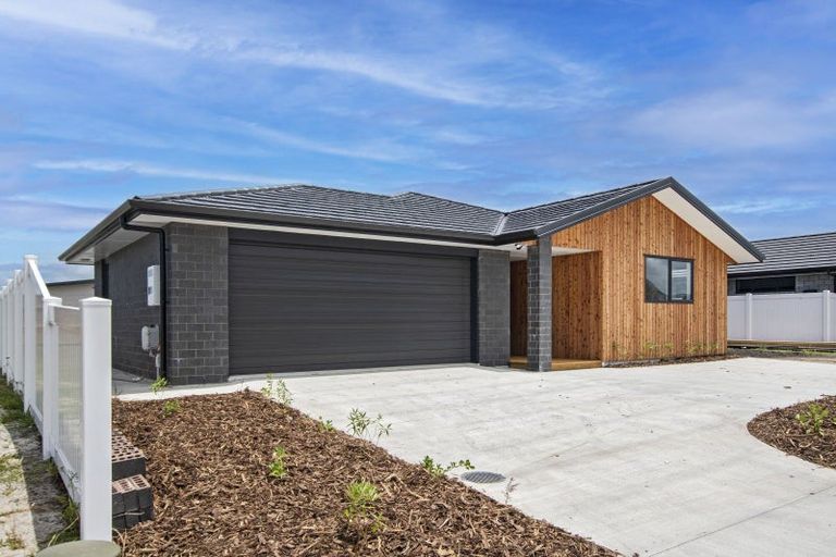 Photo of property in 30 Kapiakauri Road, One Tree Point, 0118