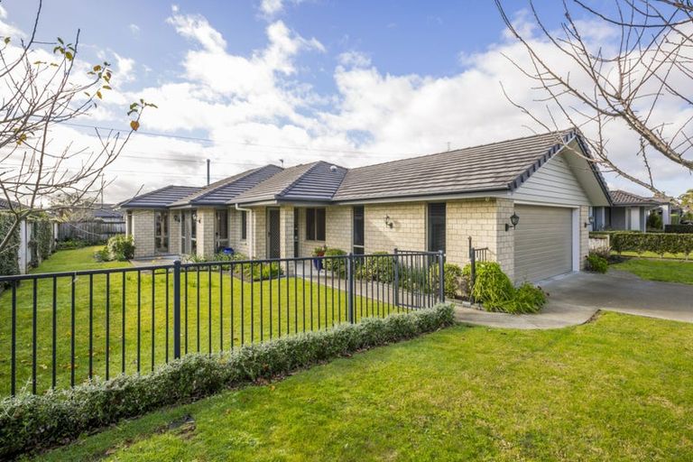 Photo of property in 16 Silkwood Crescent, Karaka, Papakura, 2113
