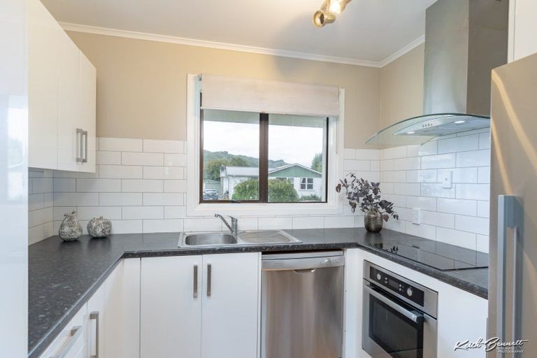 Photo of property in 3 Snell Grove, Clouston Park, Upper Hutt, 5018