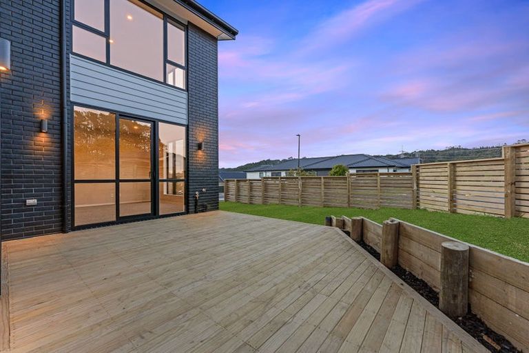 Photo of property in 19 Paihere Street, Huapai, Kumeu, 0810