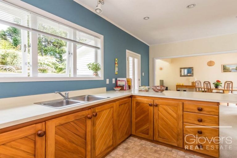 Photo of property in 8 Tawini Road, Titirangi, Auckland, 0604