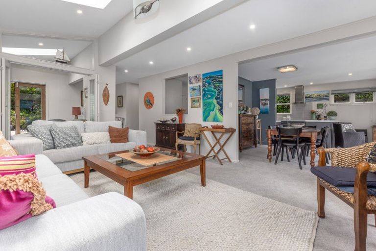 Photo of property in 48 Seaview Road, Paremata, Porirua, 5024