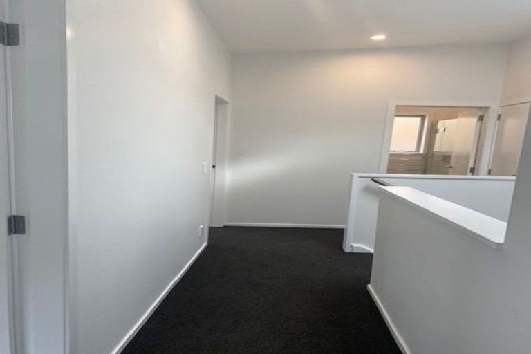 Photo of property in 28b Collins Avenue, Tawa, Wellington, 5028