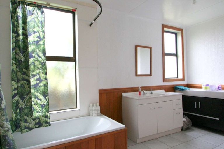 Photo of property in 8 Centre Street, Strathern, Invercargill, 9812