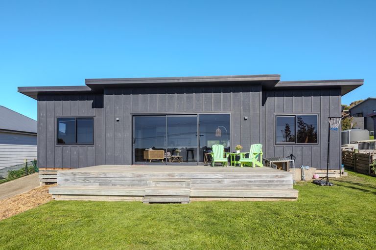 Photo of property in 13 Semple Street, Kakanui, Oamaru, 9495