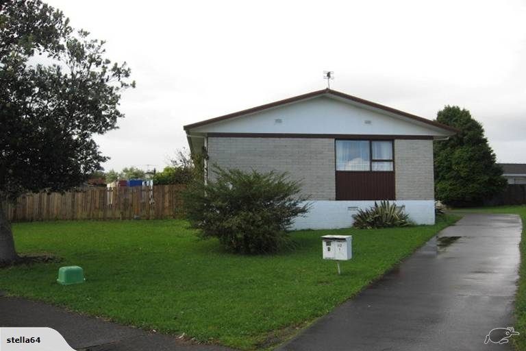 Photo of property in 2/32 Ballater Place, Highland Park, Auckland, 2010