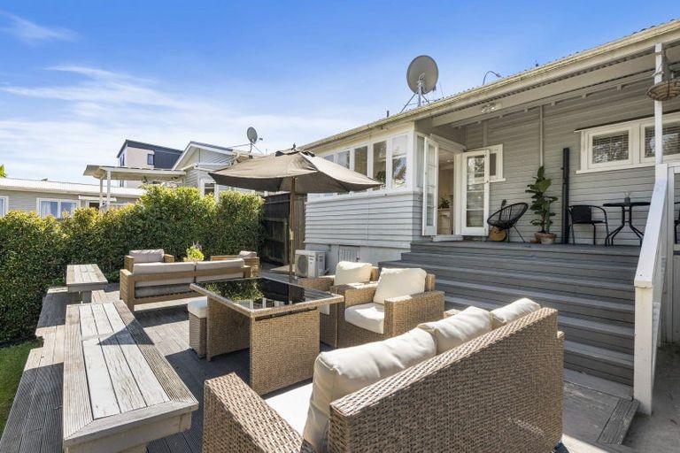 Photo of property in 1018 Great North Road, Point Chevalier, Auckland, 1022