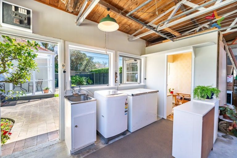 Photo of property in 14a Wai-iti Crescent, Woburn, Lower Hutt, 5010